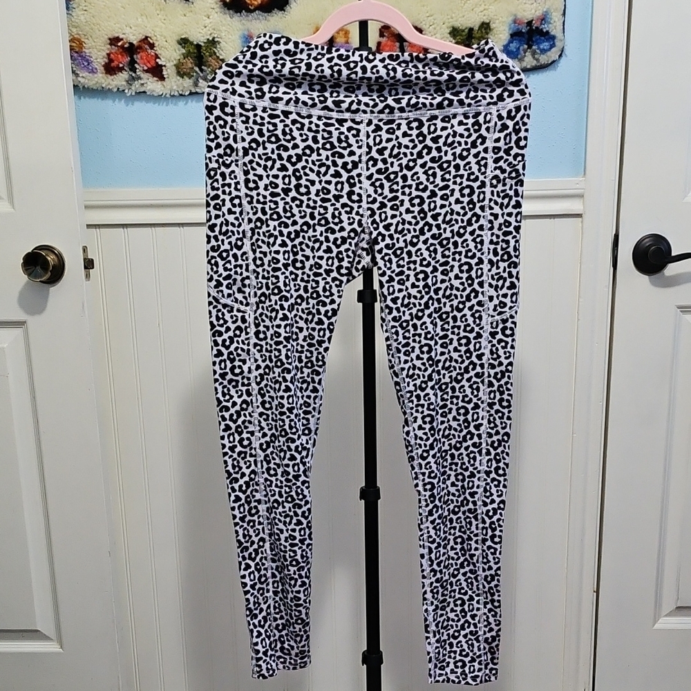 Chic Animal Print Leggings